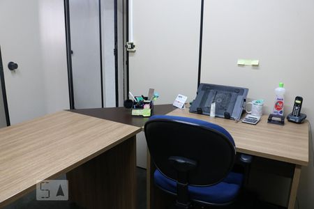 Casa à venda com 670m², 3 quartos e 8 vagasEscritório