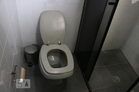 Casa à venda com 670m², 3 quartos e 8 vagasBanheiro do Quarto 3