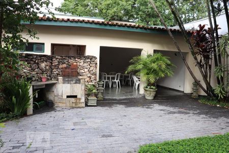 Casa à venda com 420m², 3 quartos e 6 vagasÁrea Externa