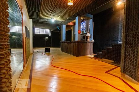 Casa à venda com 310m², 3 quartos e 2 vagas Casa à venda com 310m², 3 quartos e 2 vagasStudio