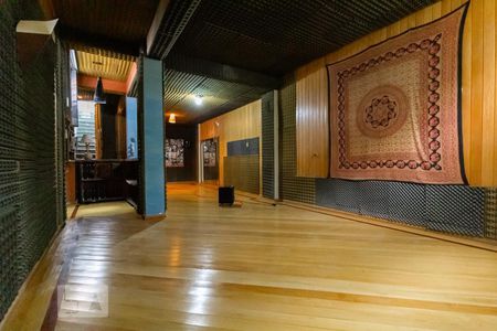 Casa à venda com 310m², 3 quartos e 2 vagas Casa à venda com 310m², 3 quartos e 2 vagasStudio