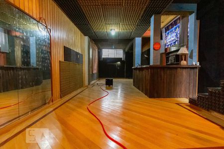 Casa à venda com 310m², 3 quartos e 2 vagas Casa à venda com 310m², 3 quartos e 2 vagasStudio