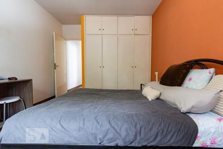 Casa à venda com 310m², 3 quartos e 2 vagas Casa à venda com 310m², 3 quartos e 2 vagasQuarto 2