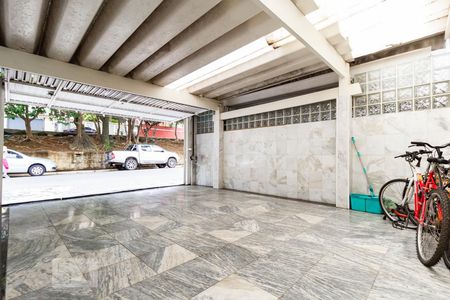 Casa à venda com 310m², 3 quartos e 2 vagas Casa à venda com 310m², 3 quartos e 2 vagasGaragem