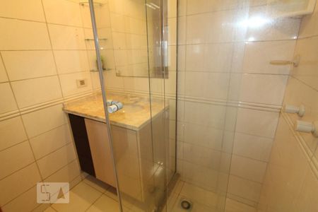 Banheiro de apartamento para alugar com 1 quarto, 50m² em Centro, Curitiba