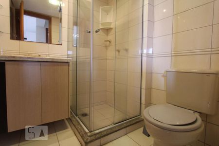 Banheiro de apartamento para alugar com 1 quarto, 50m² em Centro, Curitiba