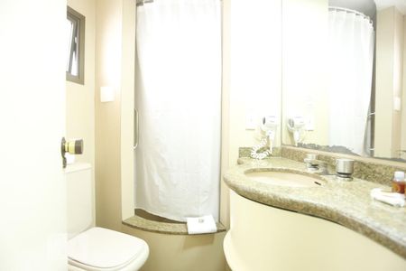 Banheiro de apartamento para alugar com 1 quarto, 51m² em Bela Vista, São Paulo