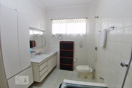 Casa à venda com 222m², 3 quartos e 2 vagasBanheiro da Suíte