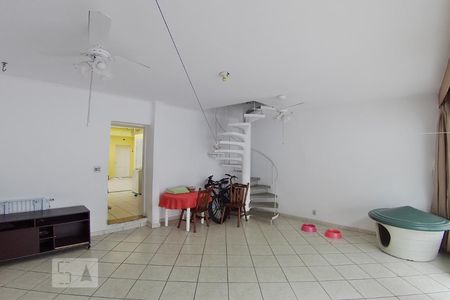 Casa à venda com 222m², 3 quartos e 2 vagasQuintal