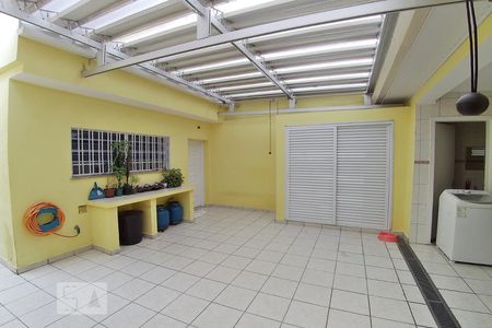 Casa à venda com 222m², 3 quartos e 2 vagasQuintal