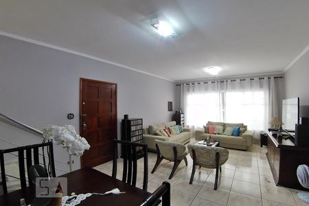 Casa à venda com 222m², 3 quartos e 2 vagasSala
