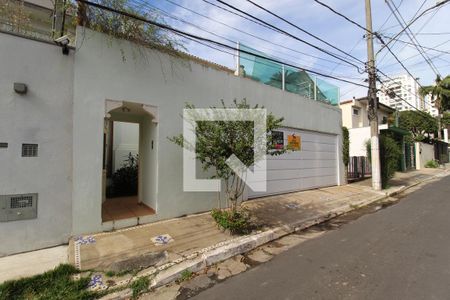 Casa à venda com 220m², 3 quartos e 2 vagasFachada