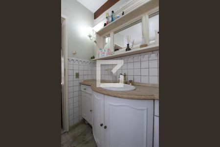 Casa à venda com 220m², 3 quartos e 2 vagasBanheiro da Suíte