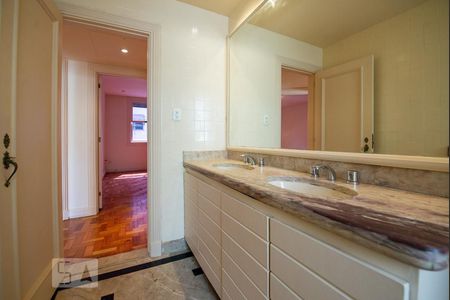 Apartamento para alugar com 134m², 3 quartos e sem vaga Apartamento para alugar com 134m², 3 quartos e sem vagaBanheiro