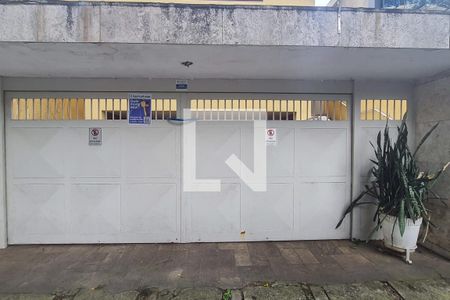 Casa à venda com 288m², 3 quartos e 4 vagas Casa à venda com 288m², 3 quartos e 4 vagasFachada