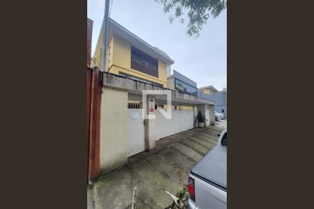 Casa à venda com 288m², 3 quartos e 4 vagas Casa à venda com 288m², 3 quartos e 4 vagasFachada