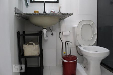 Apartamento à venda com 70m², 2 quartos e 1 vaga Apartamento à venda com 70m², 2 quartos e 1 vagaBanheiro central