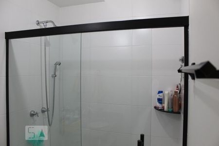 Apartamento à venda com 70m², 2 quartos e 1 vaga Apartamento à venda com 70m², 2 quartos e 1 vagaBanheiro da suíte