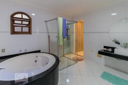 Casa para alugar com 440m², 3 quartos e 3 vagas Casa para alugar com 440m², 3 quartos e 3 vagasBanheiro da Suíte