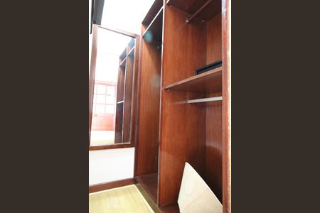 Apartamento para alugar com 45m², 1 quarto e 1 vaga Apartamento para alugar com 45m², 1 quarto e 1 vagaCloset