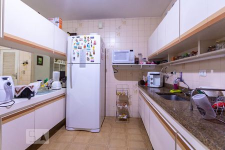 Casa à venda com 208m², 6 quartos e 2 vagasArmários cozinha