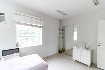 Casa à venda com 320m², 7 quartos e 2 vagas Casa à venda com 320m², 7 quartos e 2 vagasQuarto 2