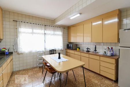 Casa à venda com 430m², 4 quartos e 3 vagas Casa à venda com 430m², 4 quartos e 3 vagasCozinha
