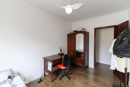 Casa à venda com 430m², 4 quartos e 3 vagas Casa à venda com 430m², 4 quartos e 3 vagasQuarto 2