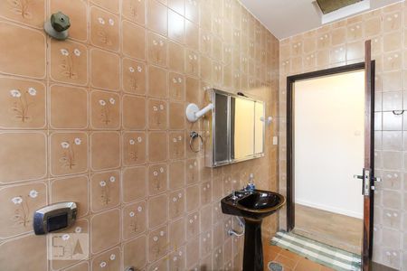 Casa à venda com 430m², 4 quartos e 3 vagas Casa à venda com 430m², 4 quartos e 3 vagasBanheiro