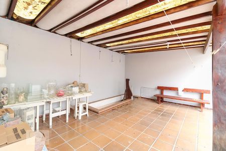 Casa à venda com 430m², 4 quartos e 3 vagas Casa à venda com 430m², 4 quartos e 3 vagasVaranda