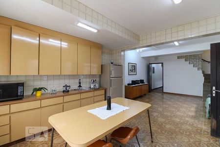 Casa à venda com 430m², 4 quartos e 3 vagas Casa à venda com 430m², 4 quartos e 3 vagasCozinha