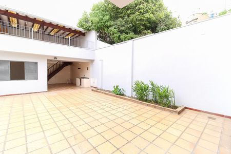 Casa à venda com 430m², 4 quartos e 3 vagas Casa à venda com 430m², 4 quartos e 3 vagasÁrea Externa