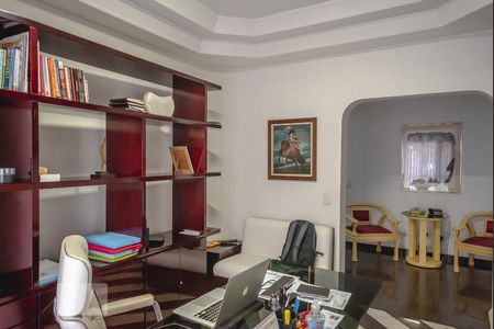 Apartamento à venda com 340m², 4 quartos e 6 vagas Apartamento à venda com 340m², 4 quartos e 6 vagasEscritório