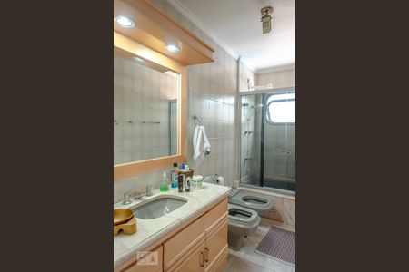 Apartamento à venda com 340m², 4 quartos e 6 vagas Apartamento à venda com 340m², 4 quartos e 6 vagasBanheiro 3 - Suíte