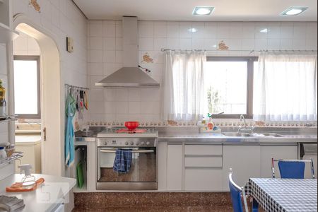 Apartamento à venda com 340m², 4 quartos e 6 vagas Apartamento à venda com 340m², 4 quartos e 6 vagasCozinha