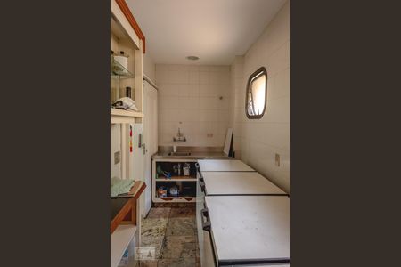 Apartamento à venda com 340m², 4 quartos e 6 vagas Apartamento à venda com 340m², 4 quartos e 6 vagasÁrea comum - Salão de festas