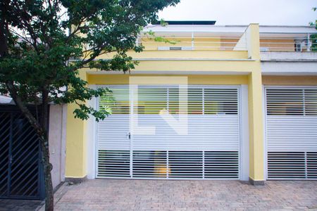 Casa à venda com 200m², 4 quartos e 2 vagasFachada