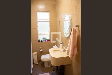 Casa à venda com 200m², 4 quartos e 2 vagasLavabo