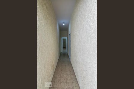 Corredor de casa para alugar com 3 quartos, 80m² em Vaz Lobo, Rio de Janeiro