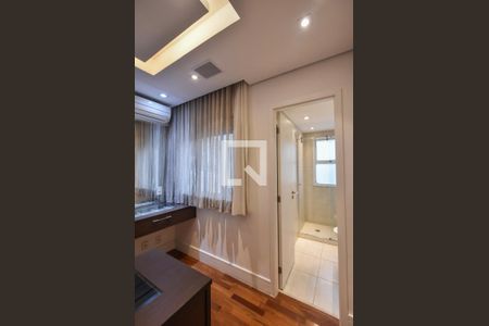 Apartamento à venda com 202m², 3 quartos e 4 vagasBanheiro Suíte Master 02