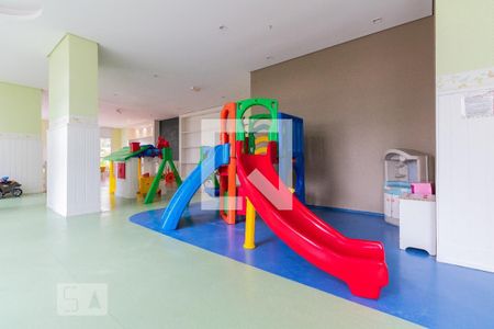 Apartamento à venda com 202m², 3 quartos e 4 vagas Apartamento à venda com 202m², 3 quartos e 4 vagasÁrea comum - Playground