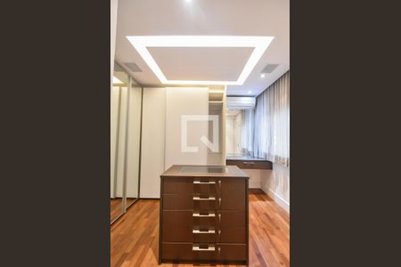 Apartamento à venda com 202m², 3 quartos e 4 vagasCloset Suíte Master