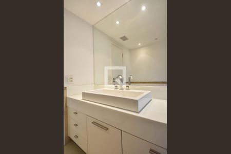 Apartamento à venda com 202m², 3 quartos e 4 vagasBanheiro Suíte Master