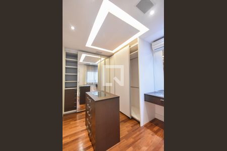 Apartamento à venda com 202m², 3 quartos e 4 vagasCloset Suíte Master