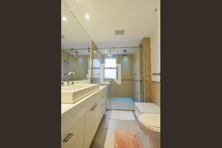 Apartamento à venda com 202m², 3 quartos e 4 vagasBanheiro Suíte Master