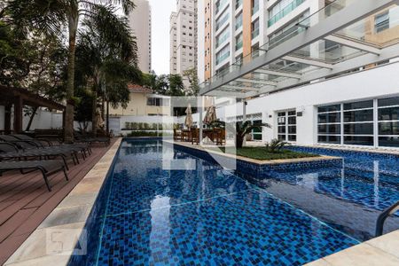 Apartamento à venda com 202m², 3 quartos e 4 vagas Apartamento à venda com 202m², 3 quartos e 4 vagasÁrea comum - Piscina