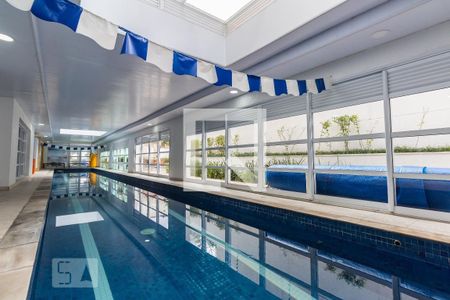 Apartamento à venda com 202m², 3 quartos e 4 vagas Apartamento à venda com 202m², 3 quartos e 4 vagasÁrea comum - Piscina