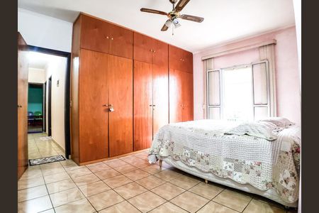 Casa à venda com 232m², 3 quartos e 3 vagas Casa à venda com 232m², 3 quartos e 3 vagasQuarto 3