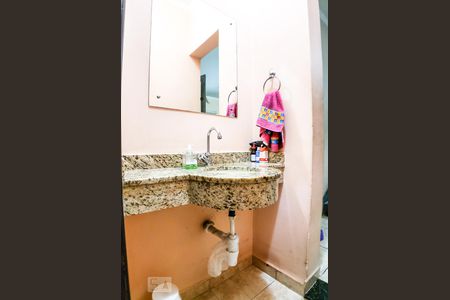 Casa à venda com 232m², 3 quartos e 3 vagas Casa à venda com 232m², 3 quartos e 3 vagasLavabo