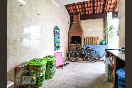 Casa à venda com 232m², 3 quartos e 3 vagas Casa à venda com 232m², 3 quartos e 3 vagasÁrea de Serviço / Churrasqueira